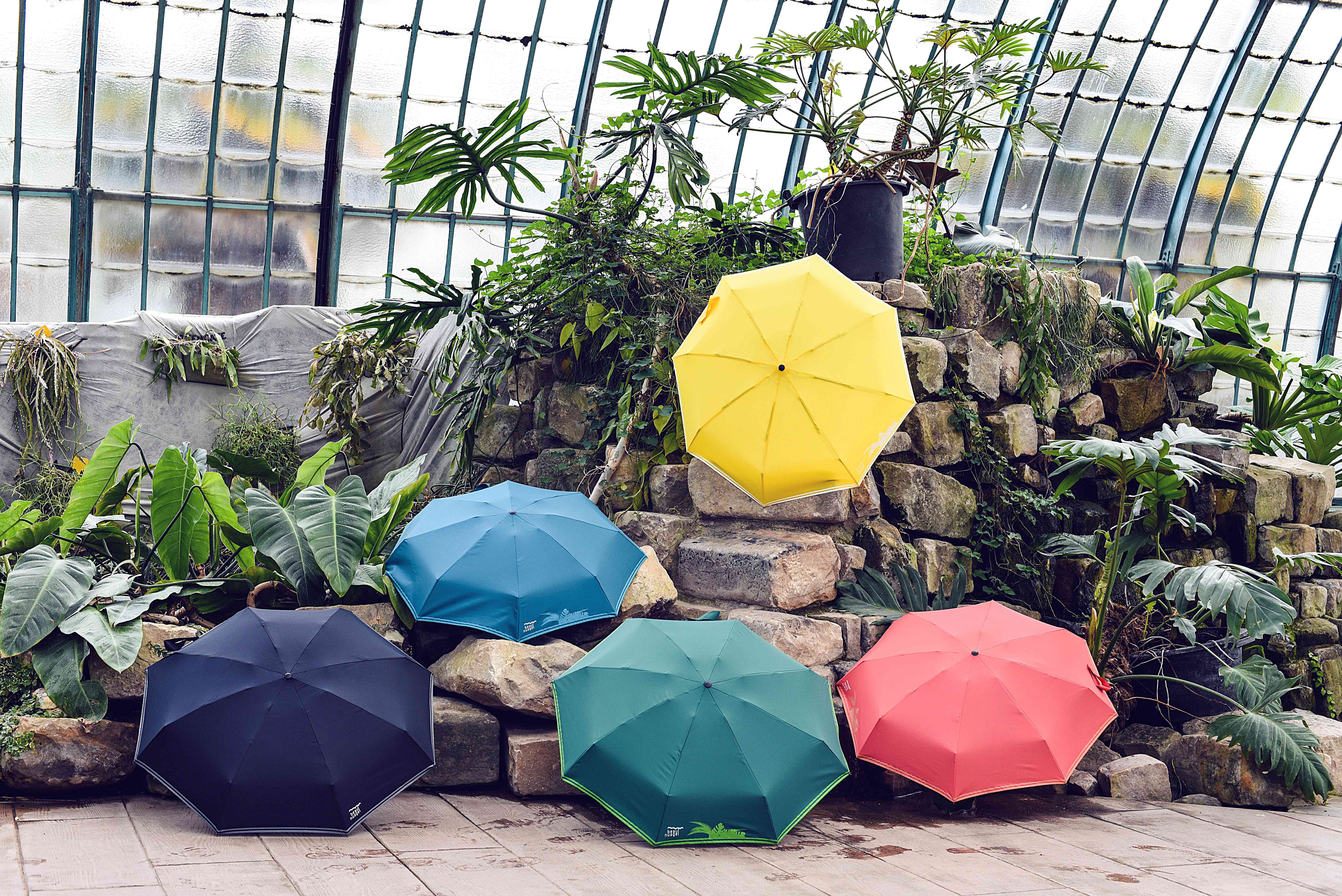 Nuage de pluie dégoulinant original avec breloque arc-en-ciel en vente B2B  pour votre magasin – Faire Canada